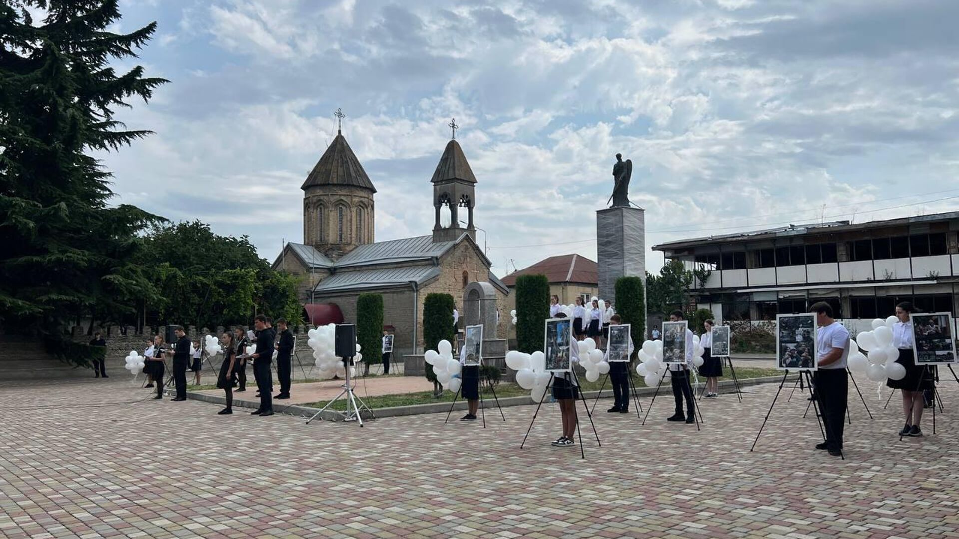 В Цхинвале почтили память жертв Бесланской трагедии - Sputnik Южная Осетия, 1920, 03.09.2023