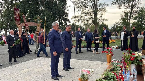 Алан Гаглоев и Сергей Меняйло приняли участие в траурной церемонии в Городе Ангелов - Sputnik Южная Осетия