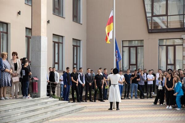 Памятник Коста Хетагурову торжественно открыли в Цхинвале - Sputnik Южная Осетия