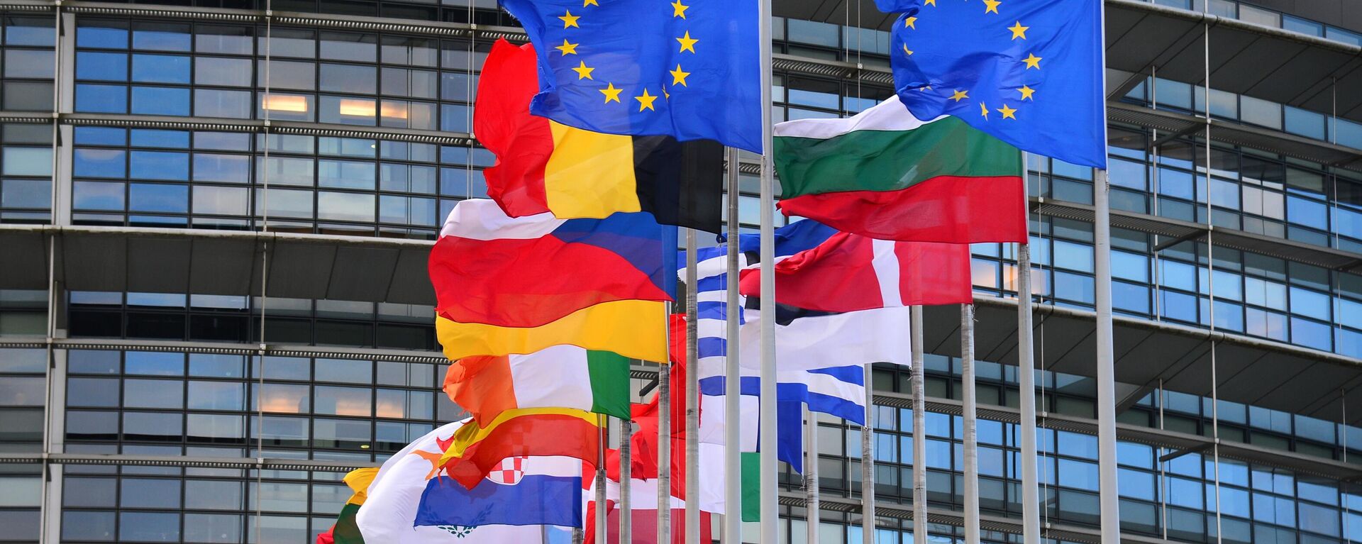 Флаги стран Евросоюза перед зданием Европарламента. Архивное фото - Sputnik Южная Осетия, 1920, 06.09.2023