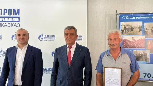 Сергей Меняйло наградил лучших сотрудников североосетинского отделения Газпрома - Sputnik Южная Осетия