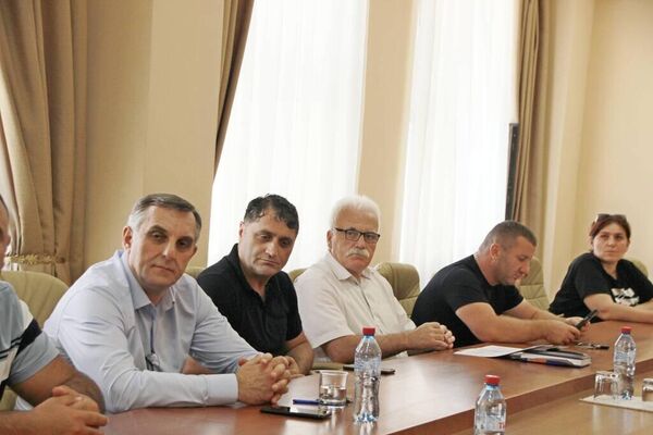 Заседание парламентского комитета по промышленности, строительству, транспорту, связи и природным ресурсам - Sputnik Южная Осетия