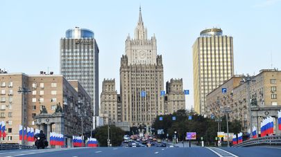 Праздничное оформление Москвы ко Дню флага России