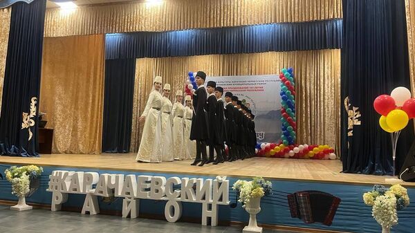 Ансамбль Ирон выступает на фестивале Мир Кавказу - Sputnik Южная Осетия