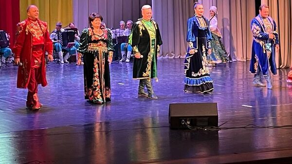 На сцене Госдрамтеатра Южной Осетии состоялся концерт ансамбля песни и танца Волга Ульяновской области - Sputnik Южная Осетия