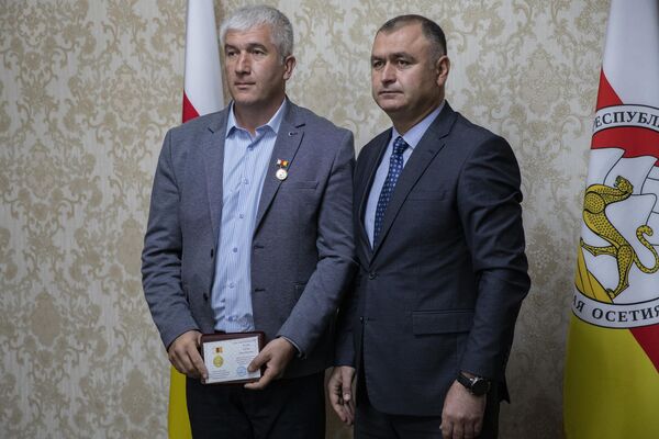 Вручение наград в День флага РЮО - Sputnik Южная Осетия