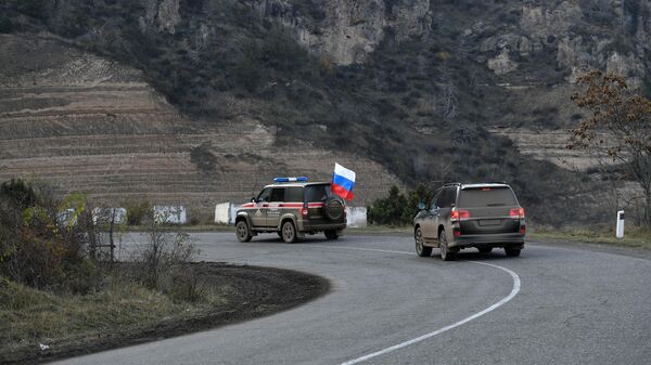 Автомобили российских миротворцев в Карабахе. Архивное фото  - Sputnik Южная Осетия