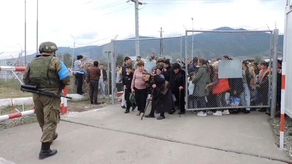 Российские миротворцы оказывают помощь жителям Карабаха - Sputnik Южная Осетия