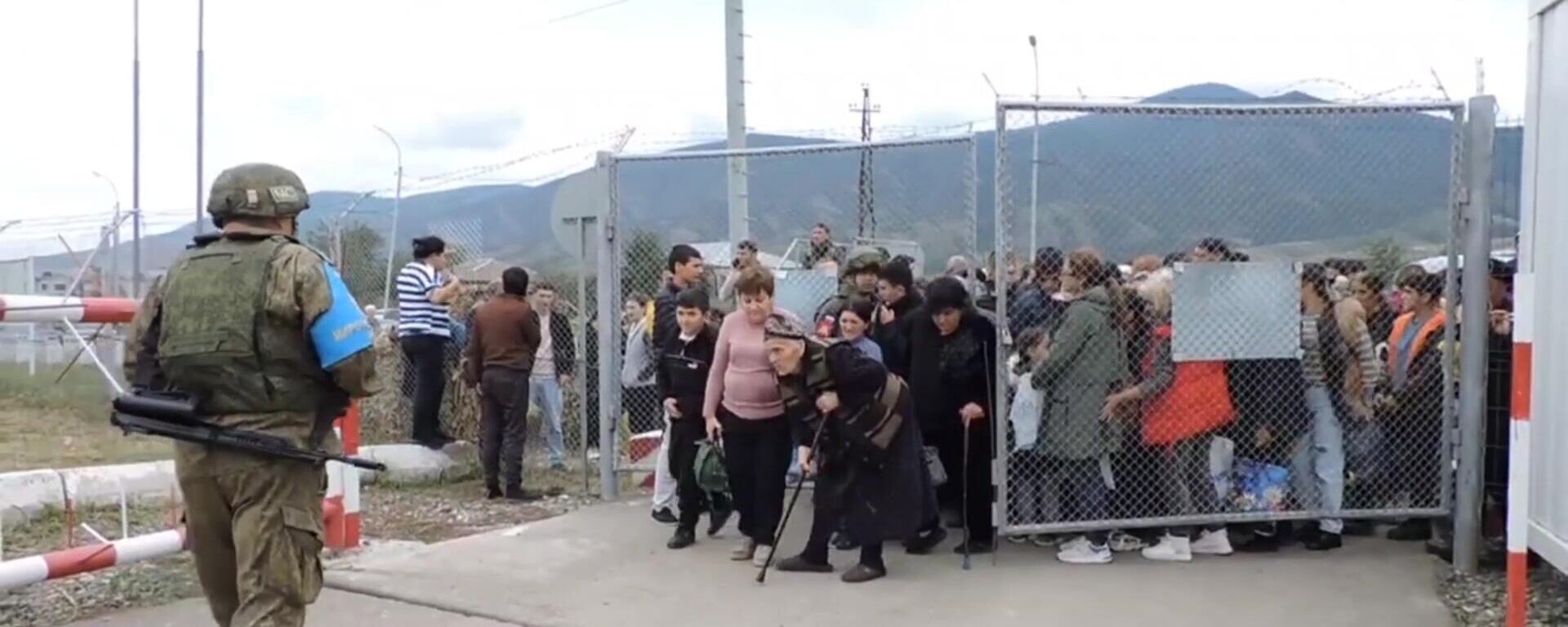 Российские миротворцы оказывают помощь жителям Карабаха - Sputnik Южная Осетия, 1920, 21.09.2023