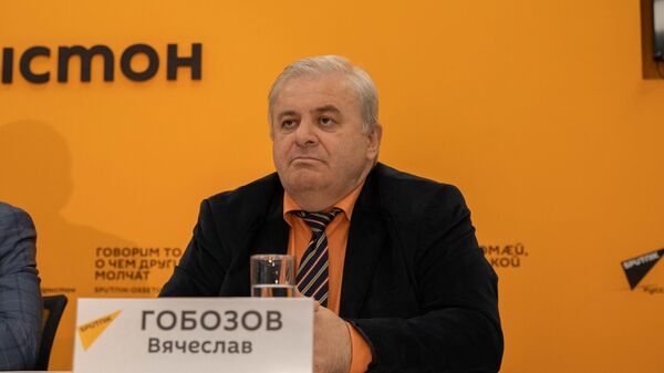 Вячеслав Гобозов и Юрий Вазагов на пресс-конференции в Спутнике - Sputnik Южная Осетия