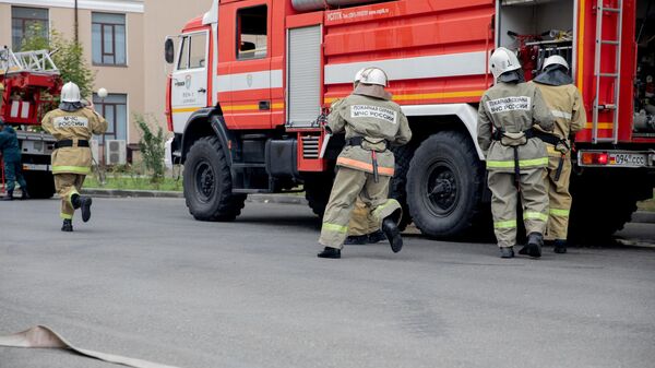 Показательные выступления МЧС Южной Осетии к 15-летию создания ведомства на базе ЮОГУ - Sputnik Южная Осетия