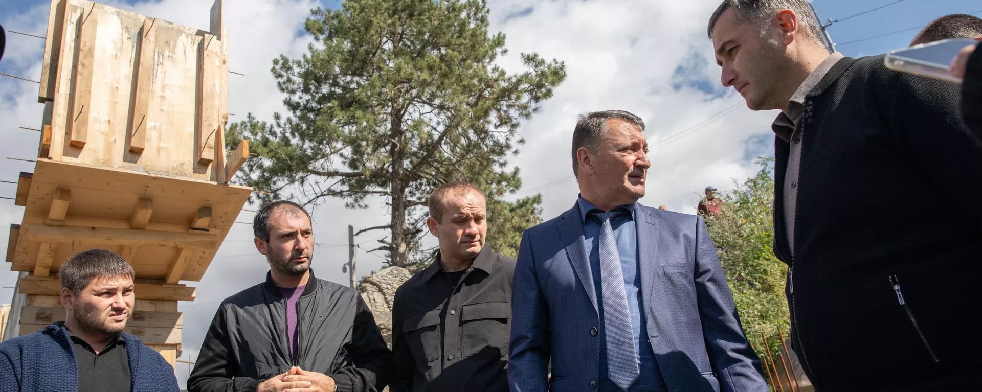 Премьер-министр Южной Осетии проинспектировал строящиеся объекты Инвестпрограммы  - Sputnik Южная Осетия, 1920, 05.10.2023