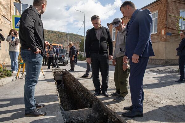 Премьер-министр Южной Осетии проинспектировал строящиеся объекты Инвестпрограммы  - Sputnik Южная Осетия