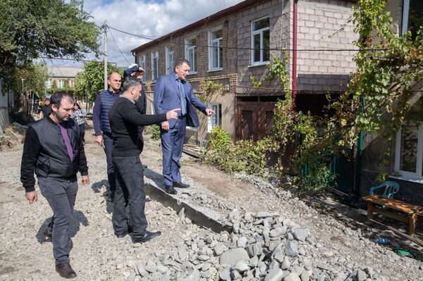 Премьер-министр Южной Осетии проинспектировал строящиеся объекты Инвестпрограммы  - Sputnik Южная Осетия