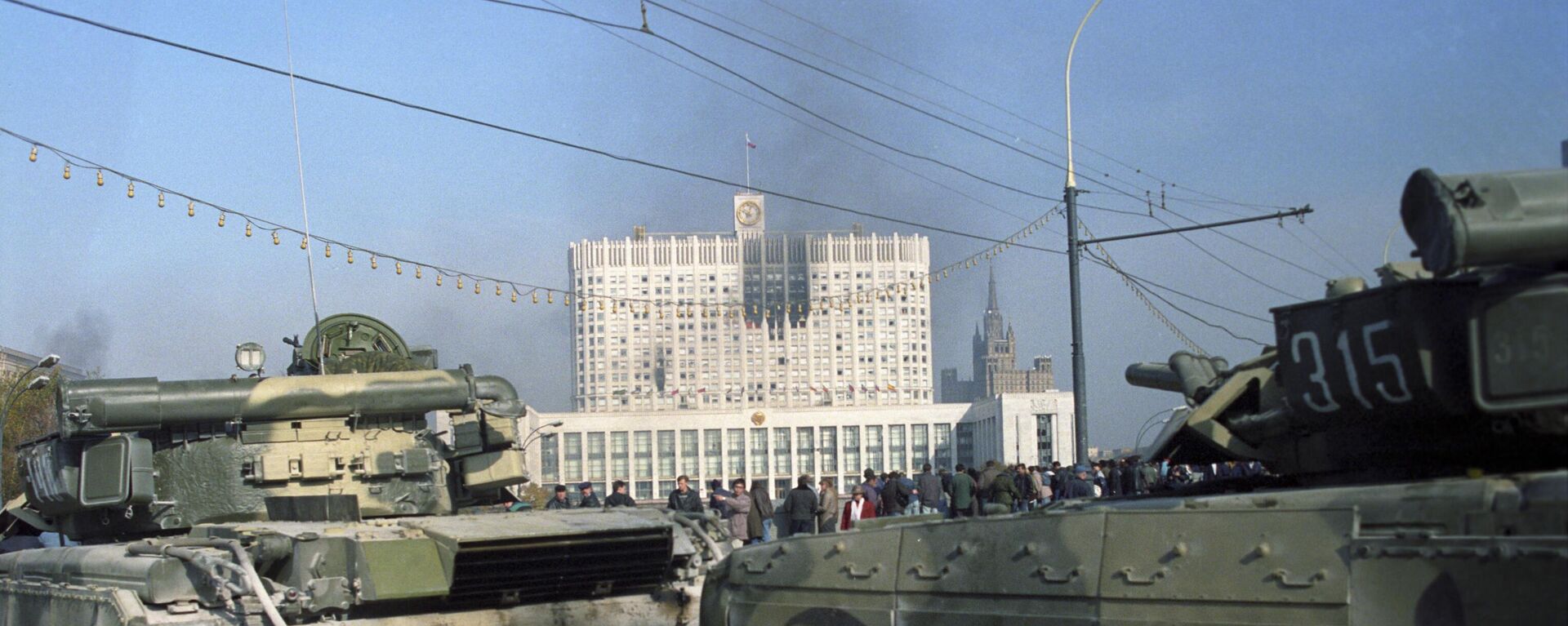 Танки у Дома Советов России, 4 октября 1993 года - Sputnik Южная Осетия, 1920, 05.10.2023