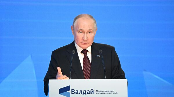  Президент России Владимир Путин выступает на пленарной сессии Международного дискуссионного клуба Валдай - Sputnik Южная Осетия