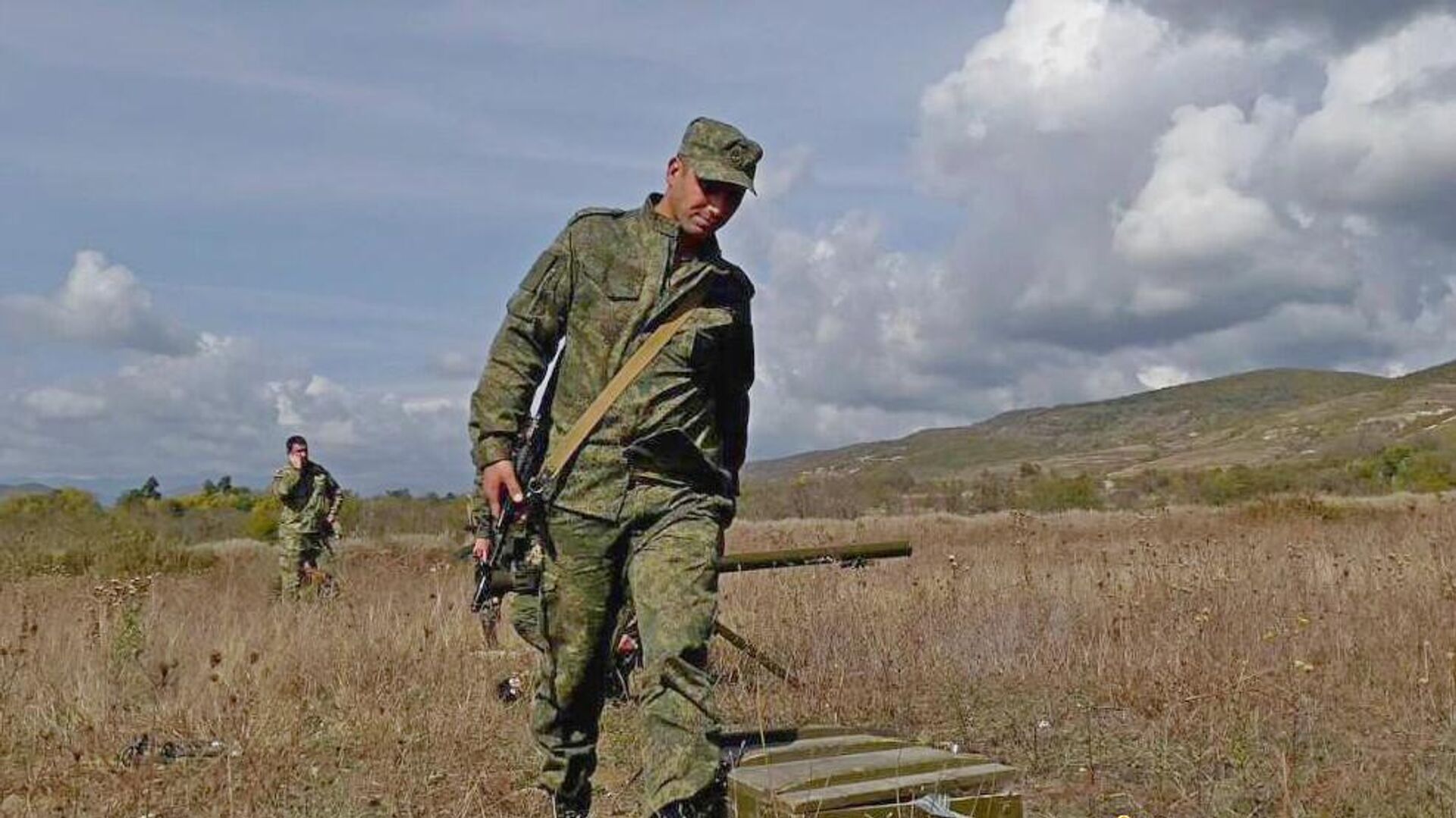 С военнослужащими роты почетного караула продолжаются полевые занятия - Sputnik Южная Осетия, 1920, 10.10.2023