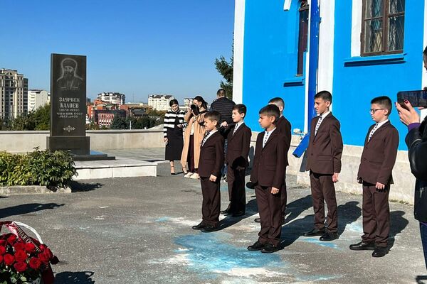 Во Владикавказе почтили память великого сына Осетии Коста Хетагурова - Sputnik Южная Осетия