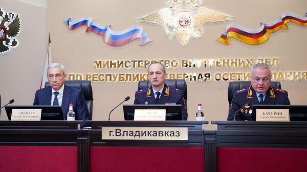 Б. Джанаев, Д. Лаптев, С. Бачурин. МВД РСО-Алания назначили нового руководителя - Sputnik Южная Осетия
