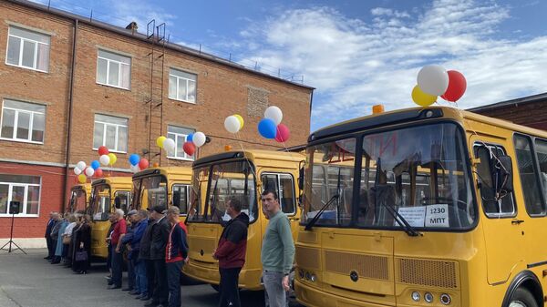 Новые школьные автобусы в Северной Осетии - Sputnik Южная Осетия