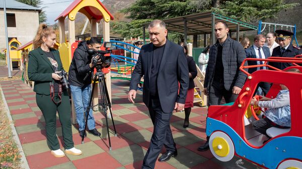 Президент Алан Гаглоев посетил детский сад в поселке Ленингор - Sputnik Южная Осетия