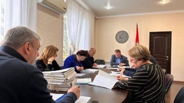 На заседании комиссии при мэрии Цхинвала коллегия рассмотрела 15 жилищных вопросов - Sputnik Южная Осетия