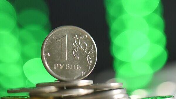 Колеблется, но окрепнет: экономист рассказал о росте рубля к доллару  - Sputnik Южная Осетия