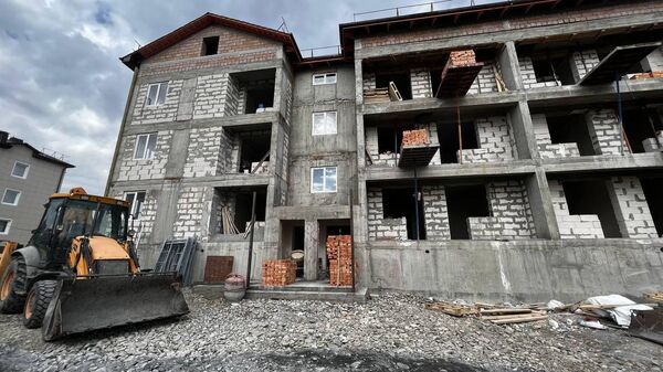Строительство многоквартирного дома в поселке Знаур - Sputnik Южная Осетия