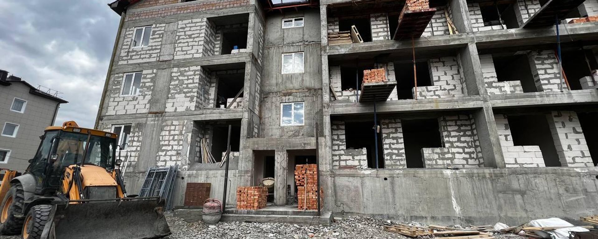 Строительство многоквартирного дома в поселке Знаур - Sputnik Южная Осетия, 1920, 19.01.2024