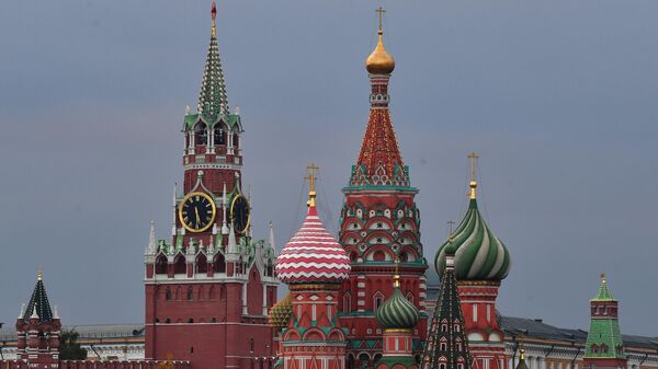 Спасская башня Московского Кремля и Покровский собор. Архивное фото  - Sputnik Южная Осетия