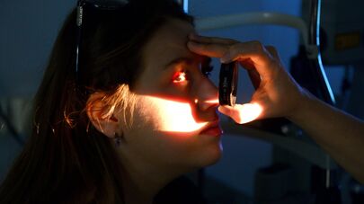 Девушка на приеме у офтальмолога. Архивное фото 