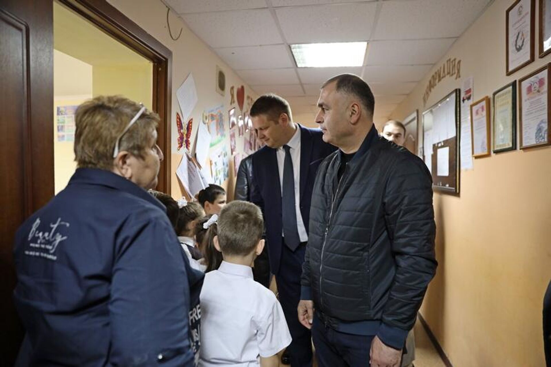 Президент Южной Осетии Алан Гаглоев во вторник посетил Цхинвальскую школу-интернат - Sputnik Южная Осетия, 1920, 14.11.2023