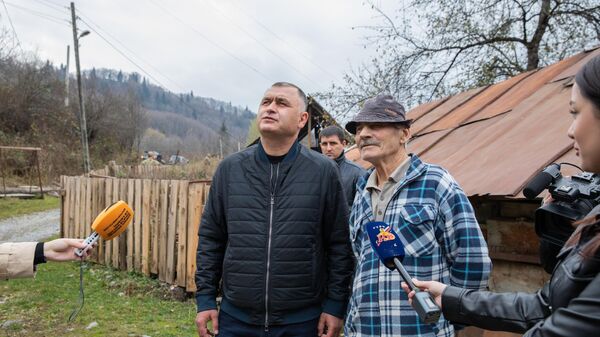 Рабочая поездка Алана Гаглоева в Дзауский район Южной Осетии  - Sputnik Южная Осетия