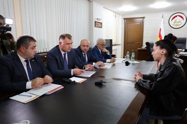 Президент Южной Осетии Алан Гаглоев провел в среду прием граждан - Sputnik Южная Осетия