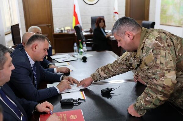 Президент Южной Осетии Алан Гаглоев провел в среду прием граждан - Sputnik Южная Осетия