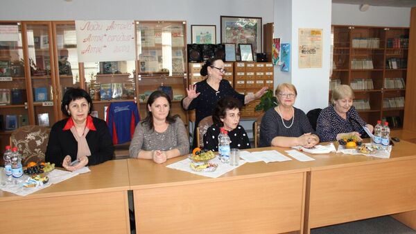 Встреча артековцев в Республиканской детской библиотеке Южной Осетии - Sputnik Южная Осетия