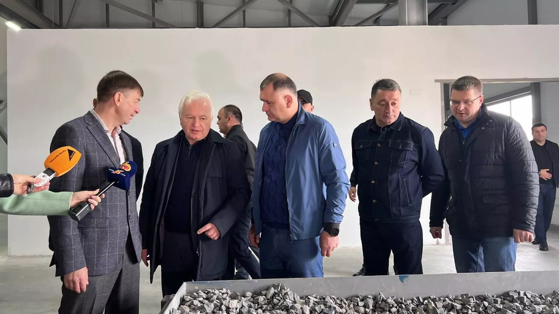 Алан Гаглоев и Игорь Маслов посетили предприятие Ир-Базальт 
 
