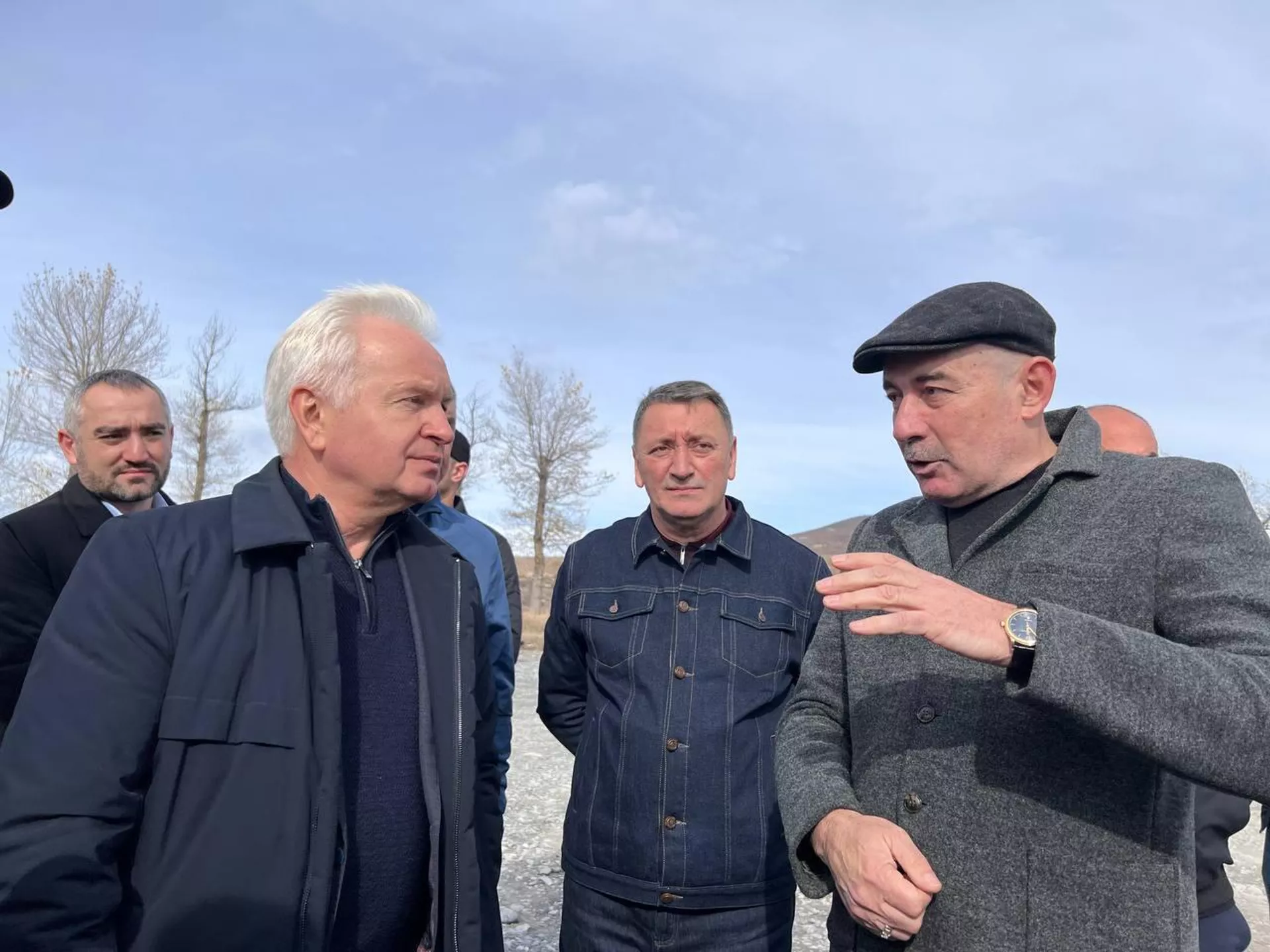 Алан Гаглоев и Игорь Маслов посетили строящийся в селе Прис Цхинвальского района консервный завод. Алан Гаглоев и Игорь Маслов посетили строящийся в селе Прис Цхинвальского района консервный завод. - Sputnik Южная Осетия, 1920, 18.11.2023