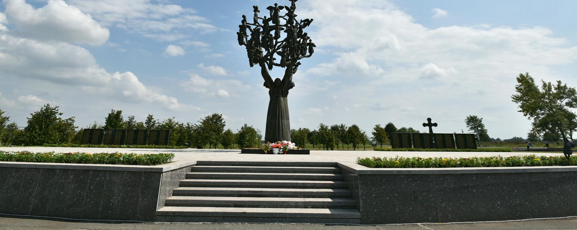 Мемориальное кладбище Город ангелов в Беслане. Архивное фото - Sputnik Южная Осетия, 1920, 01.09.2025