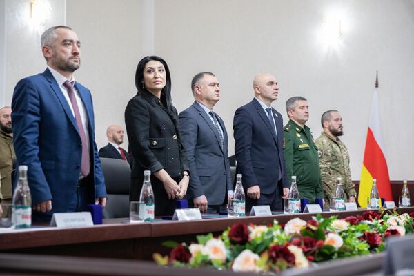 Торжественная церемония презентации памятной монеты Национального банка РЮО, посвященной СВО - Sputnik Южная Осетия