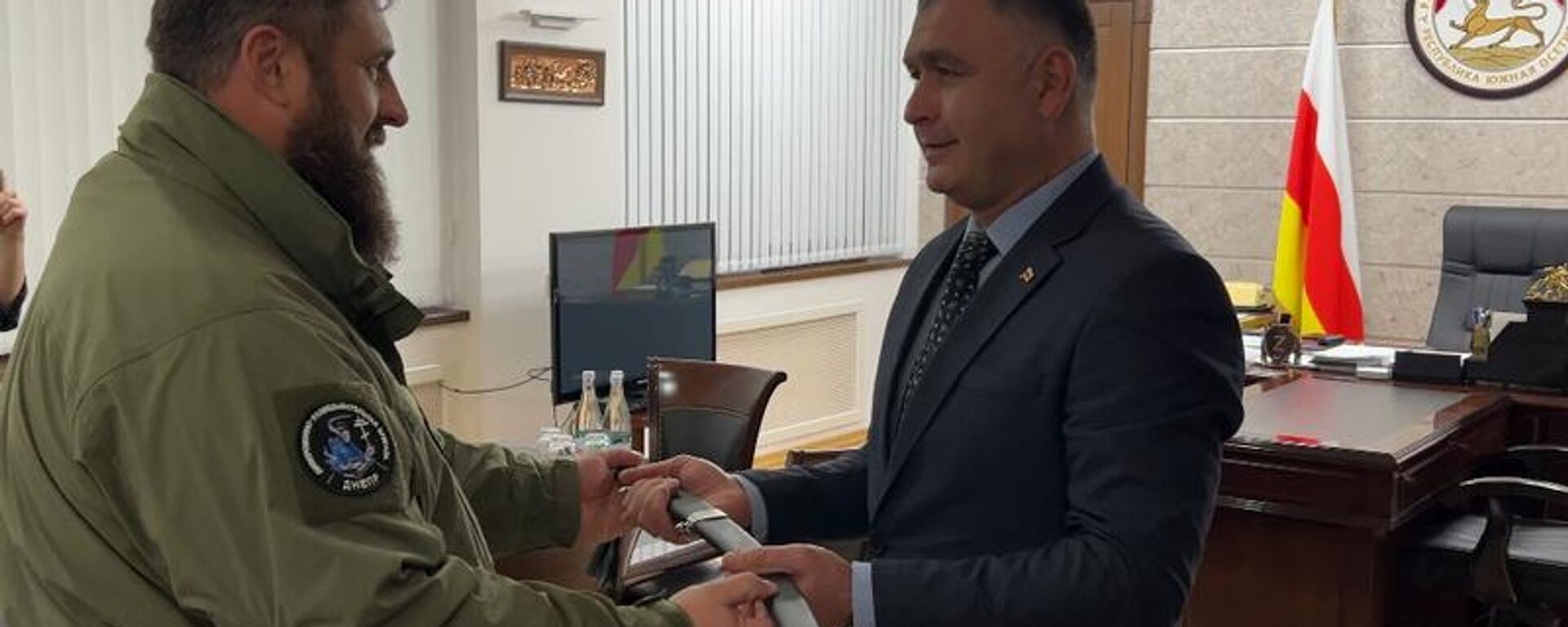 Президент Южной Осетии Алан Гаглоев встретился с командиром диверсионно-разведывательной бригады Днепр Андреем Жидковым - Sputnik Южная Осетия, 1920, 23.11.2023