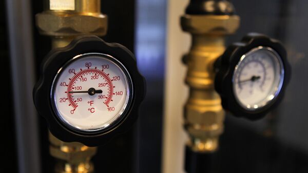 Термометр системы отопления. Архивное фото - Sputnik Южная Осетия