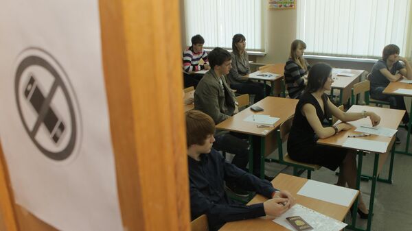 Досрочная сдача ЕГЭ по математике в московской школе - Sputnik Южная Осетия