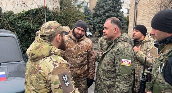Алан Гаглоев встретился с осетинскими бойцами в зоне проведения СВО - Sputnik Южная Осетия