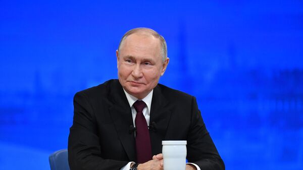 Владимир Путин решил уравнять выплаты и льготы добровольцам СВО - Sputnik Южная Осетия