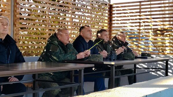 Президент Алан Гаглоев побывал на  комплексных занятиях Министерстве обороны РЮО - Sputnik Южная Осетия