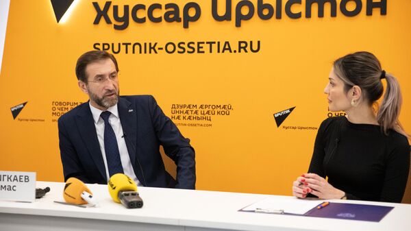 Пресс-конференция министра здравоохранения Южной Осетии Томаса Джигкаева - Sputnik Южная Осетия