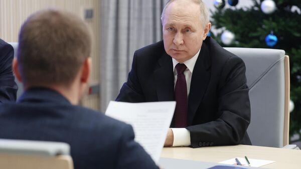 Президент РФ В. Путин подал документы для регистрации кандидатом на пост президента РФ - Sputnik Южная Осетия