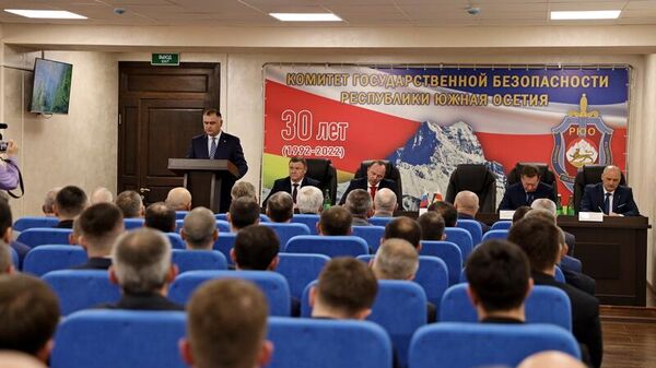 Президент Алан Гаглоев поздравил сотрудников Комитета государственной безопасности Южной Осетии с профессиональным праздником - Sputnik Южная Осетия