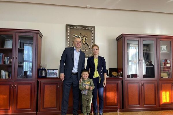 Спикер парламента РЮО вручил новогодние подарки детям - Sputnik Южная Осетия